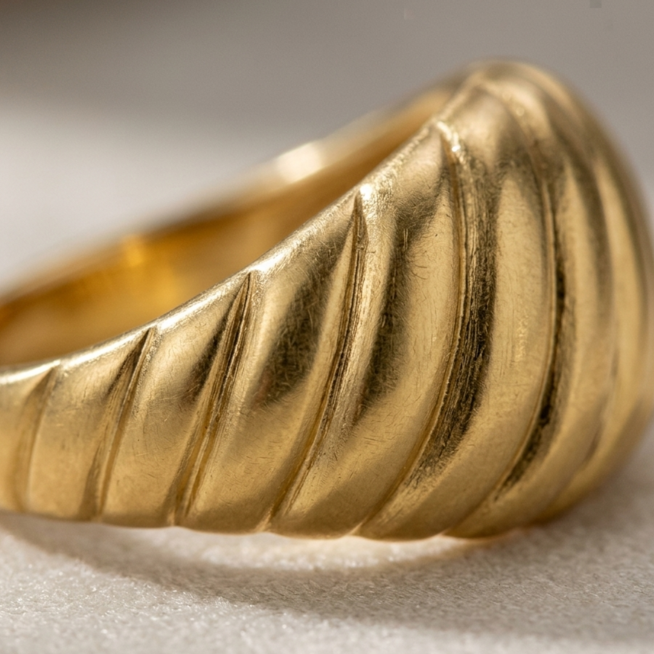 Ariesse Croissant Curve Ring