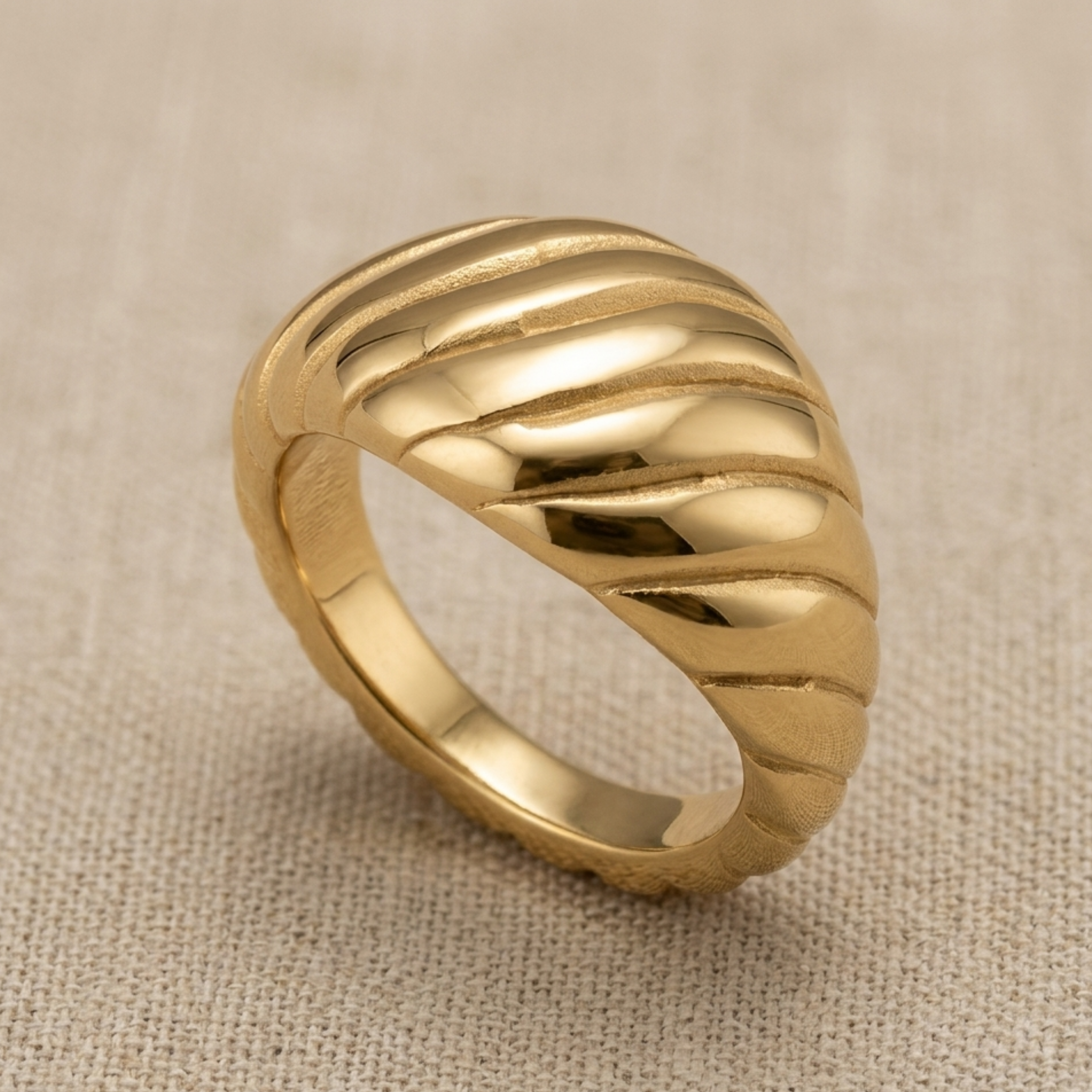 Ariesse Croissant Curve Ring