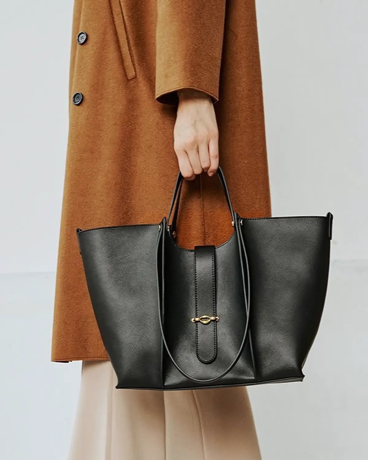 Elegant Versatility Leather Bucket Tote