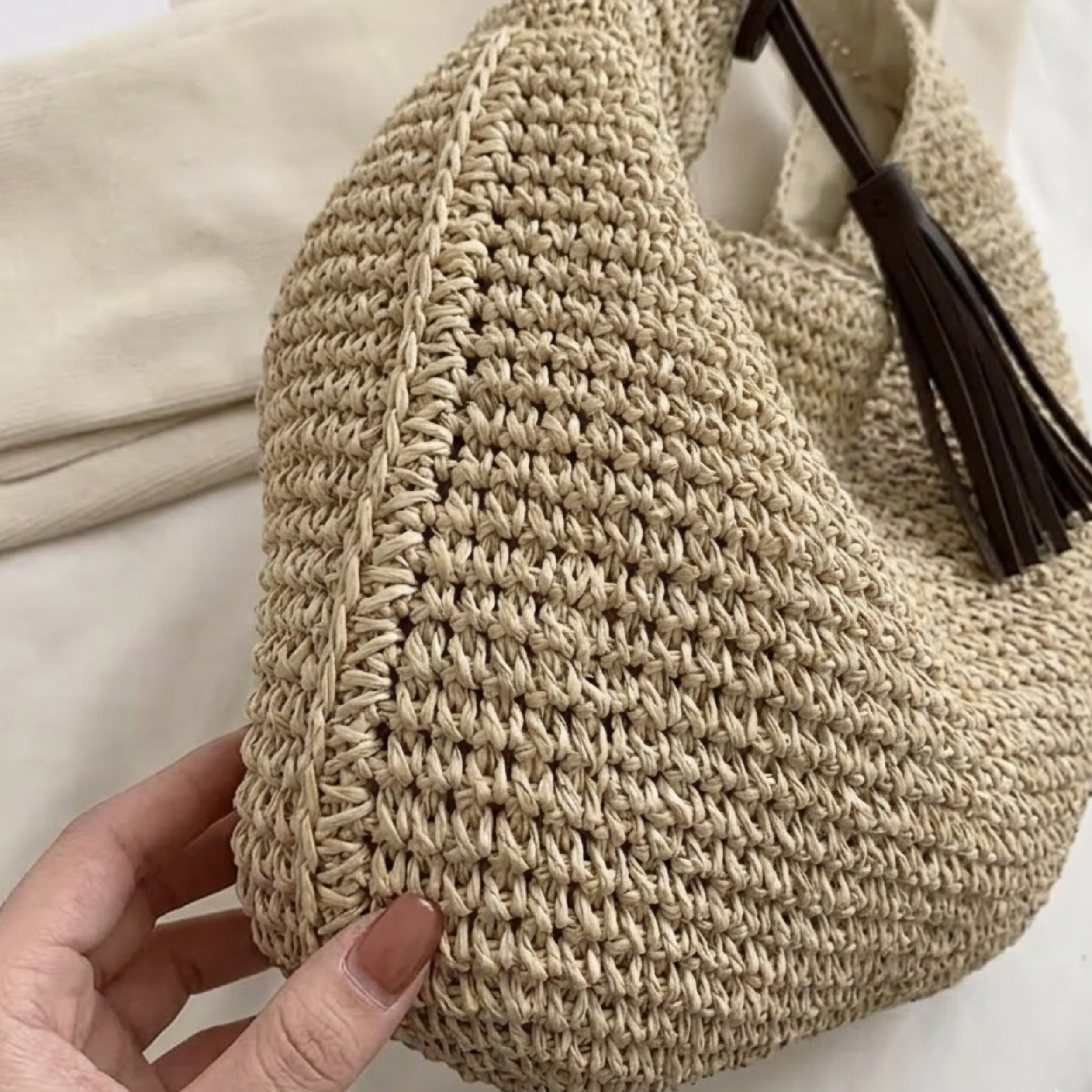 Spacious Straw Handwoven Shoulder Bag – Sustainable Bag