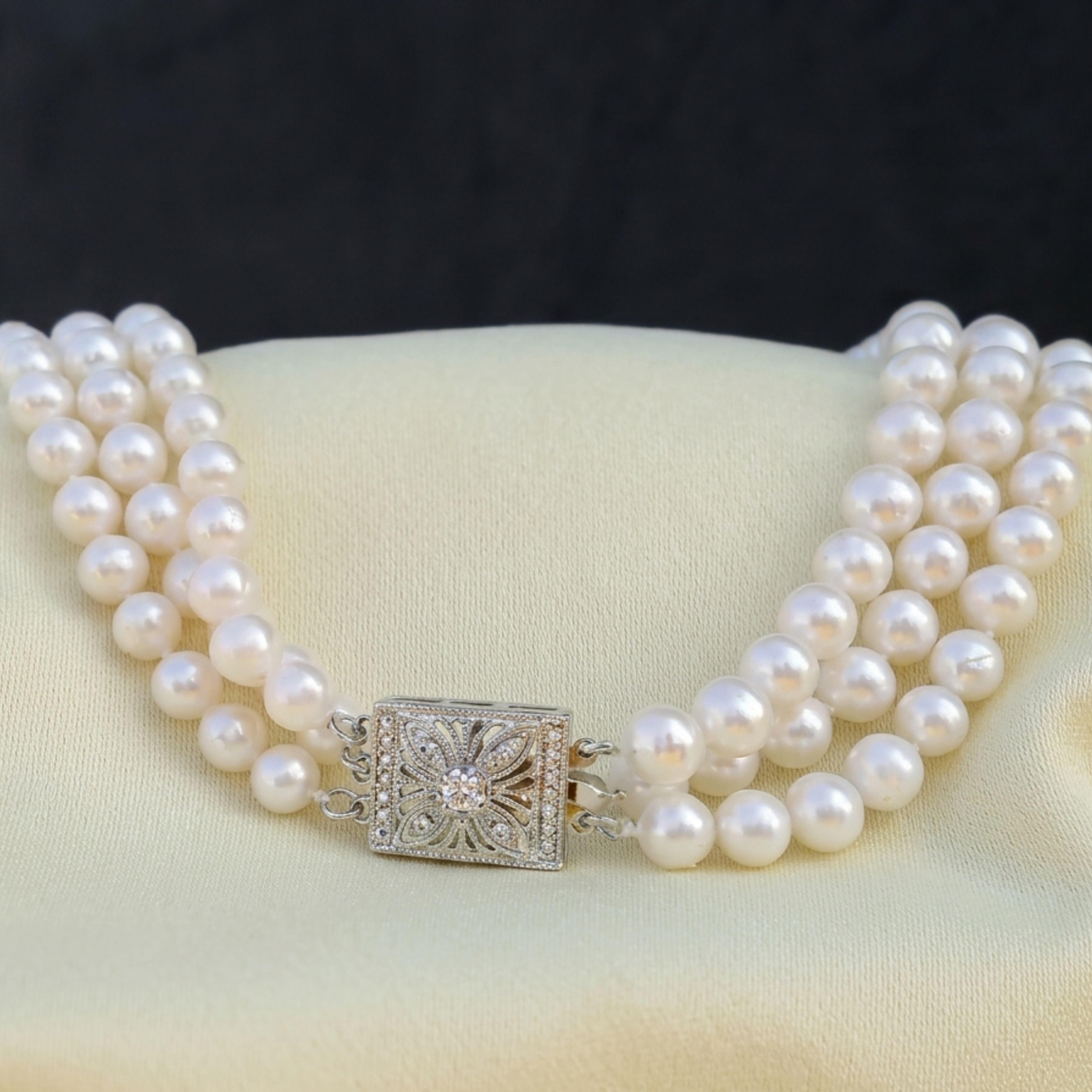 Ymirre Triple Row Pearl Necklace