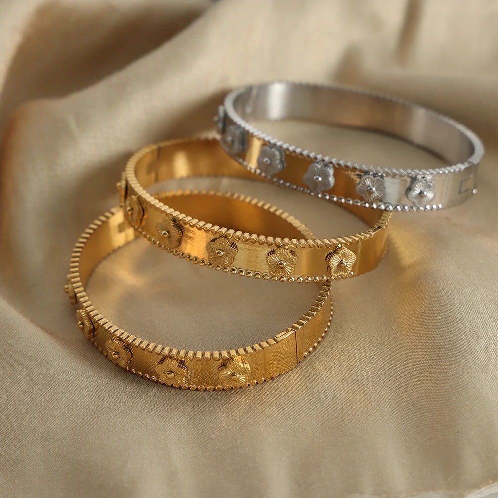 Bella Five-Leaf Clover Solid Bangle with Elegant Design