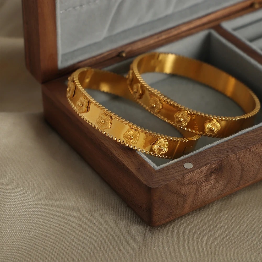 Bella Five-Leaf Clover Solid Bangle with Elegant Design