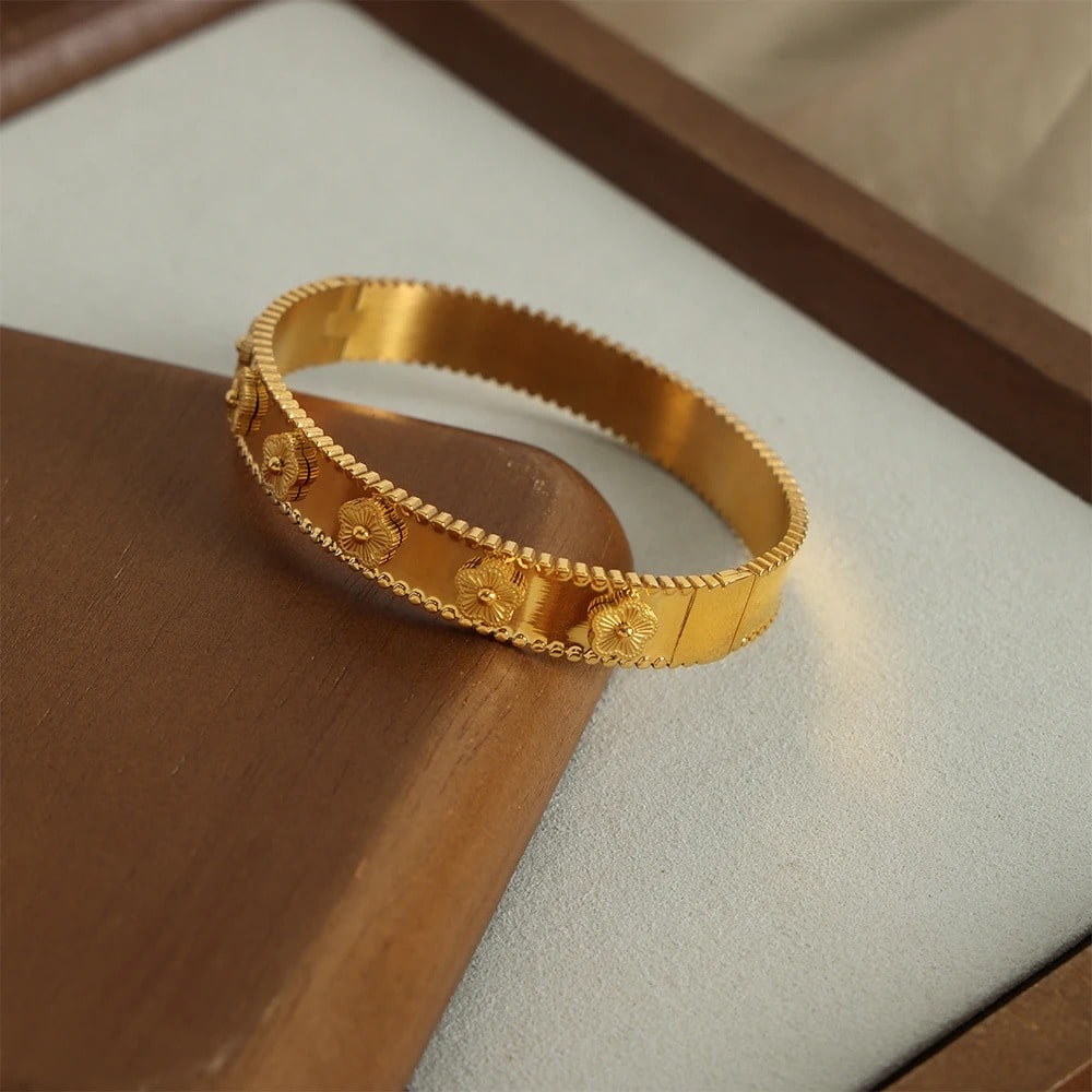 Bella Five-Leaf Clover Solid Bangle with Elegant Design