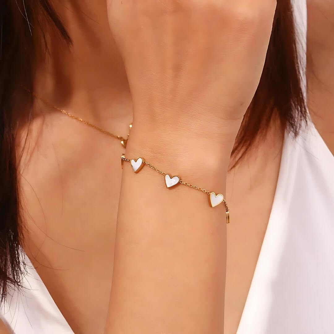 Gold Heart Pendant Bracelet – Romantic Natural Shell Jewelry