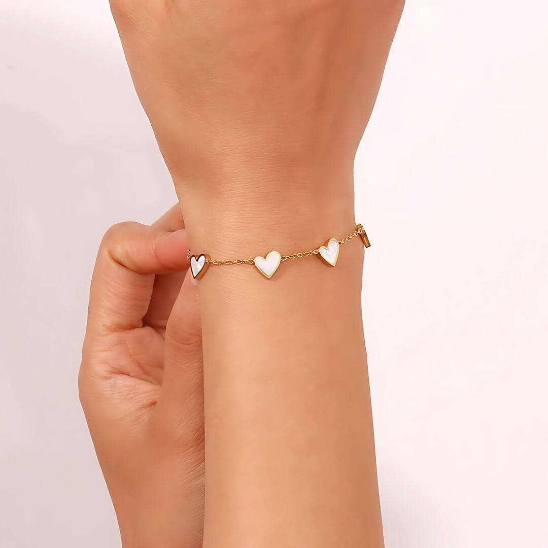 Gold Heart Pendant Bracelet – Romantic Natural Shell Jewelry
