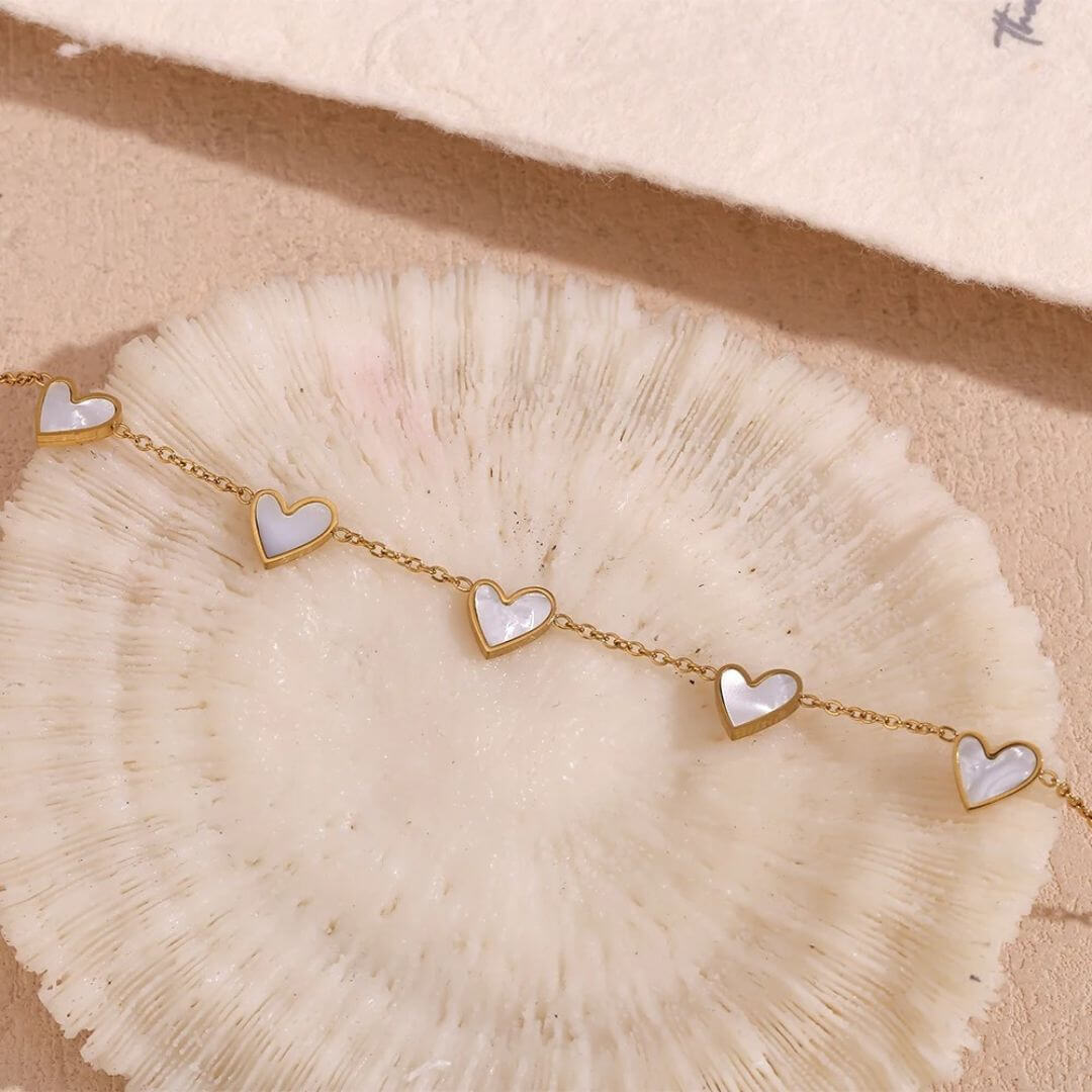 Gold Heart Pendant Bracelet – Romantic Natural Shell Jewelry