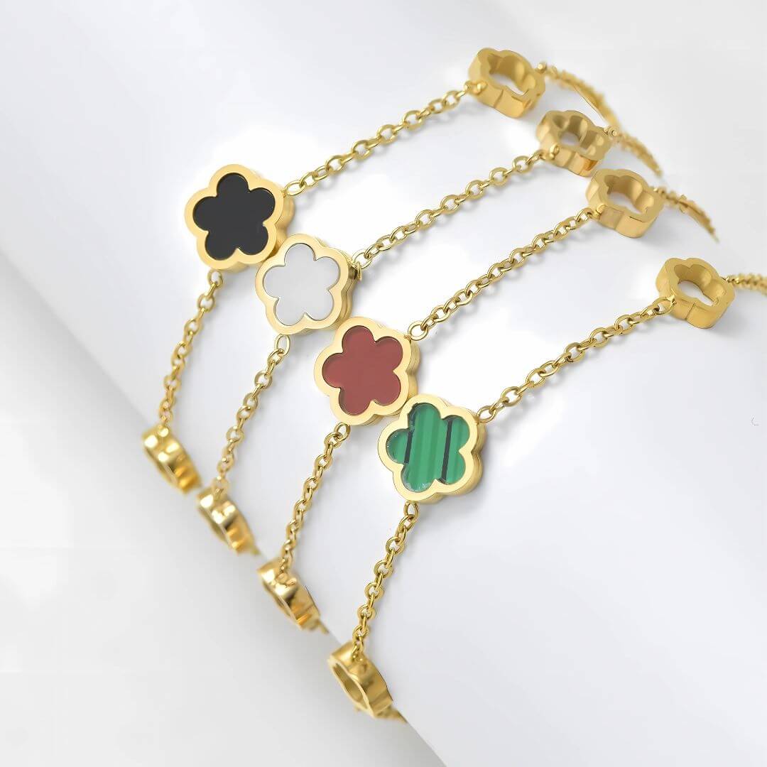 Gold-Plated Five Clover Pendant Bracelet – Elegant Shell & Hollow Charm