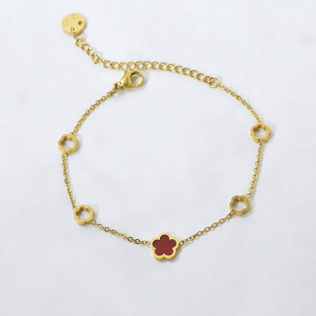 Gold-Plated Five Clover Pendant Bracelet – Elegant Shell & Hollow Charm