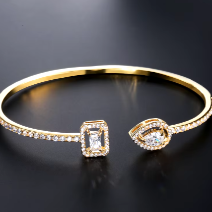 Elegant Gold-Plated Crystal Bangle – Sparkling Luxury for Every Occasion