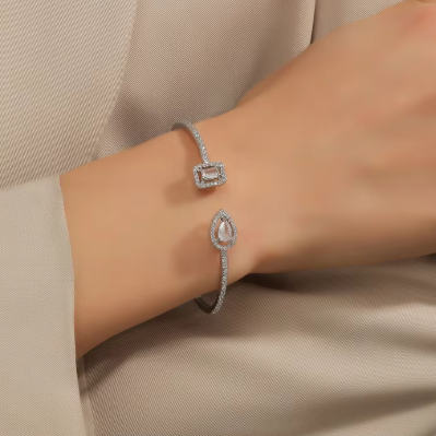 Elegant Gold-Plated Crystal Bangle – Sparkling Luxury for Every Occasion