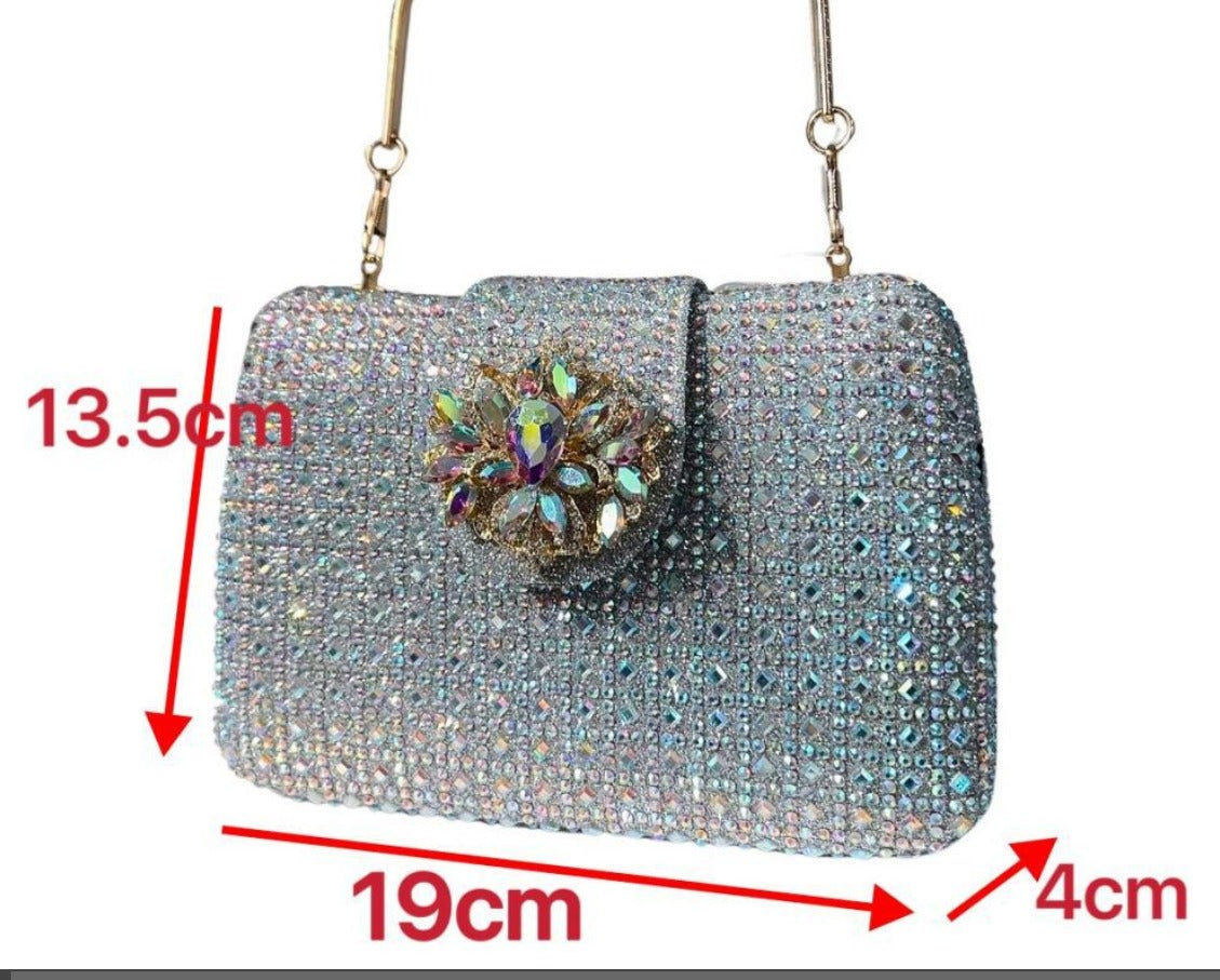 Luxury Leather Handbag for Women – Timeless Design, Versatile & Spacious with Adjustable Strap