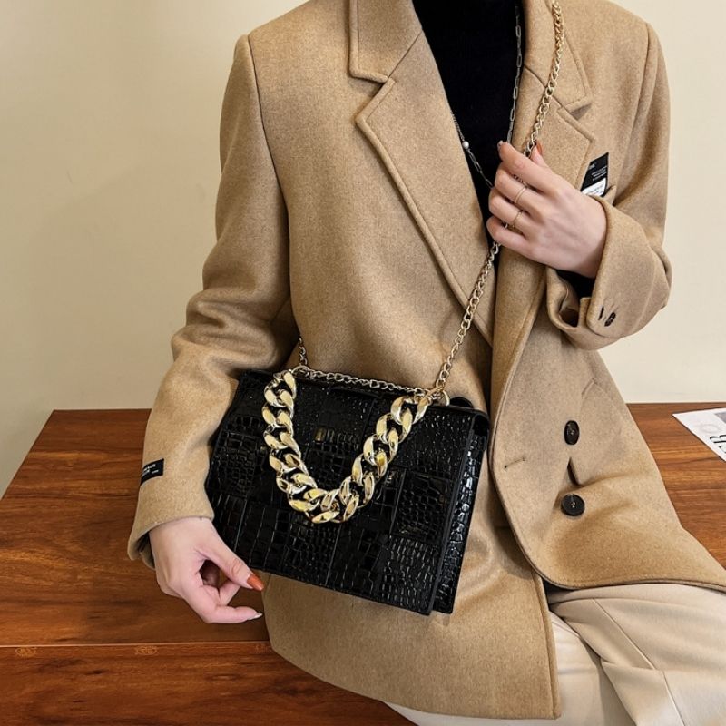 Elegant Crocodile Leather Crossbody Styled Bag – Stylish and Practical for Every Occasion