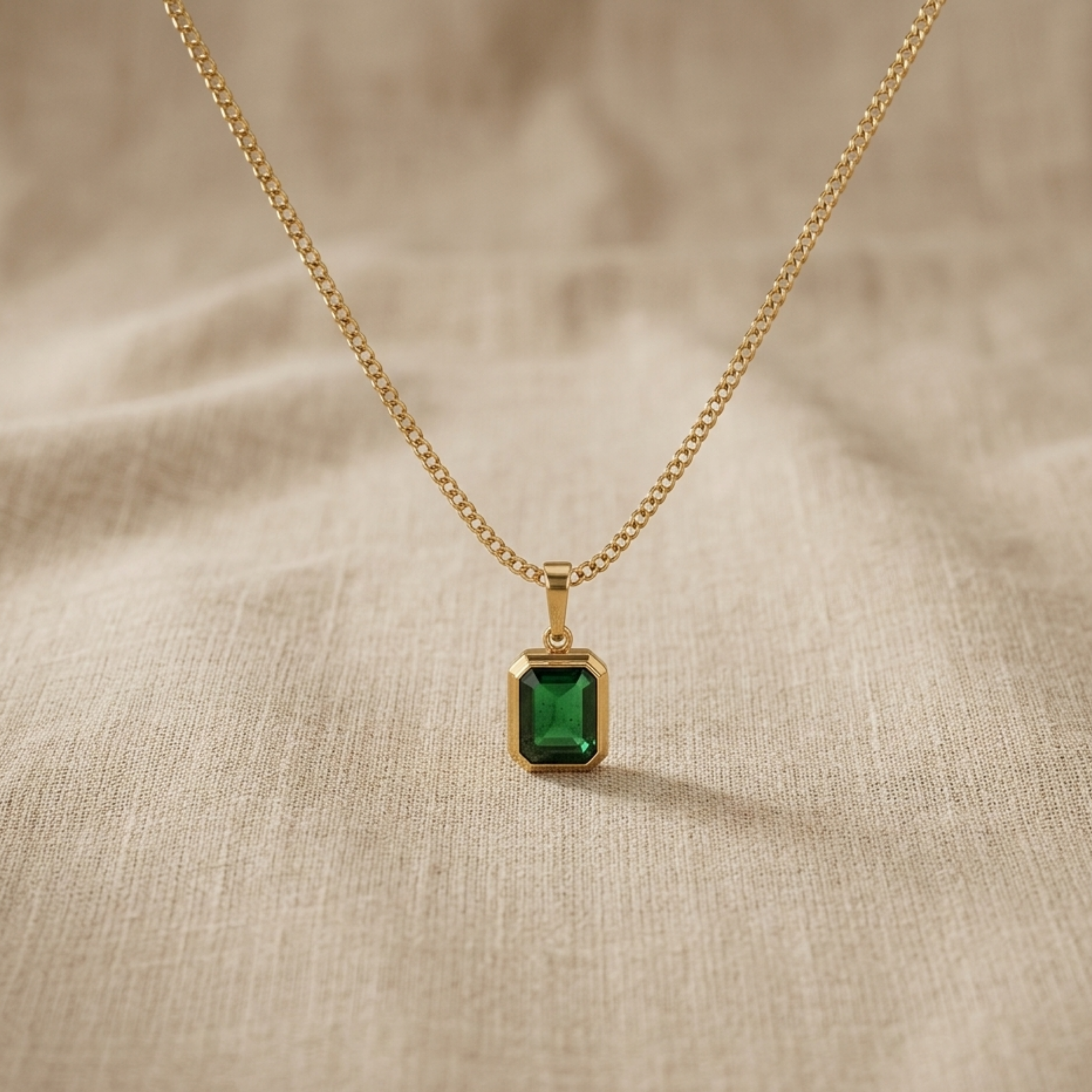 Verdezza Timeless Emerald Pendant Necklace