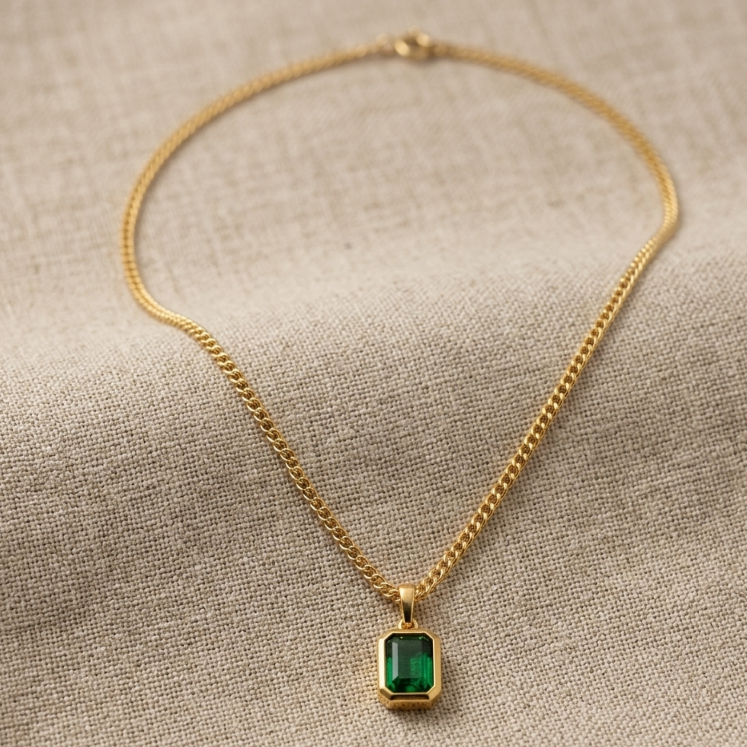 Verdezza Timeless Emerald Pendant Necklace