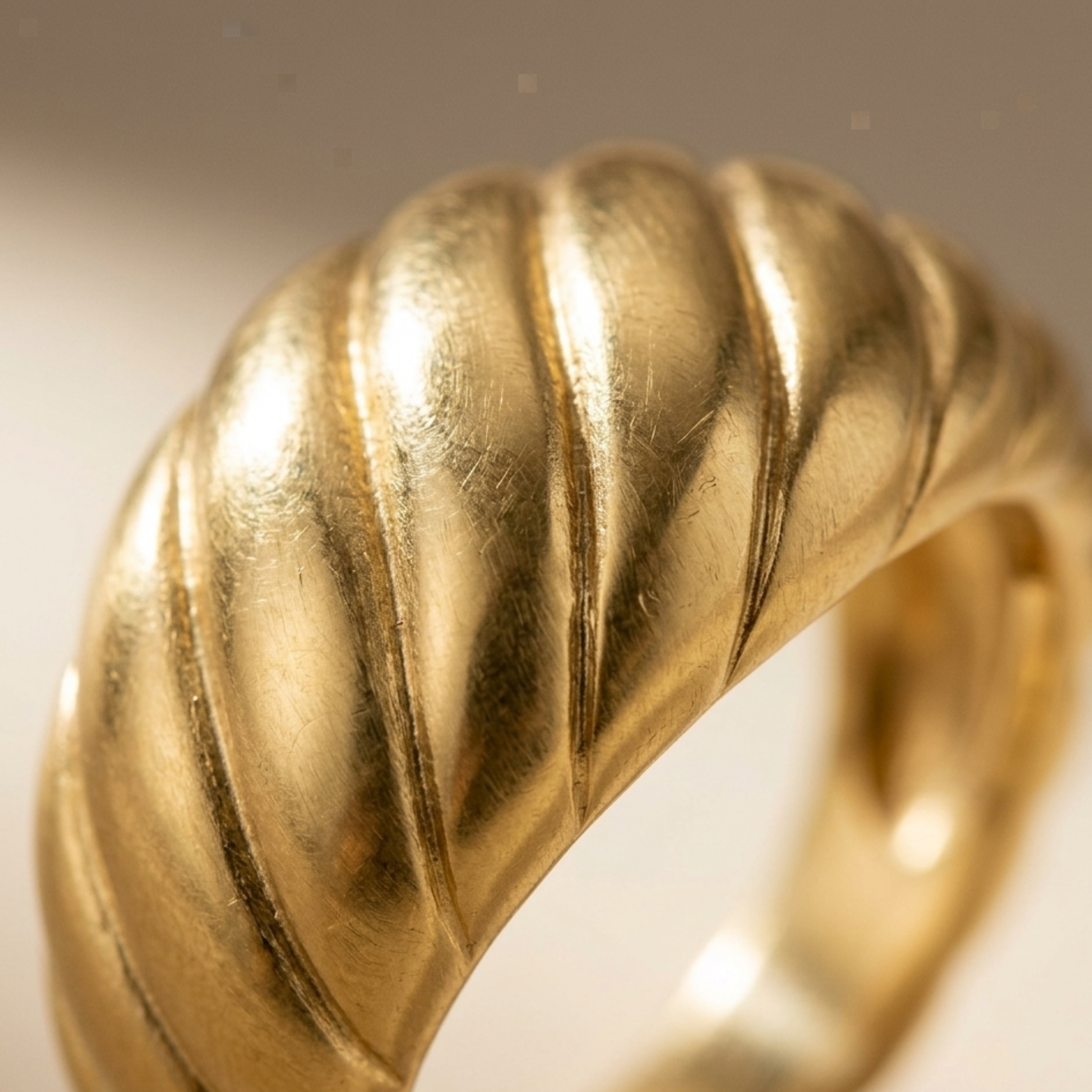 Ariesse Croissant Curve Ring