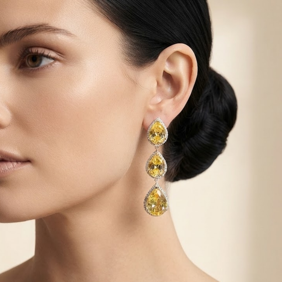 Boucles d'oreilles pendantes Peonea avec breloque dorée