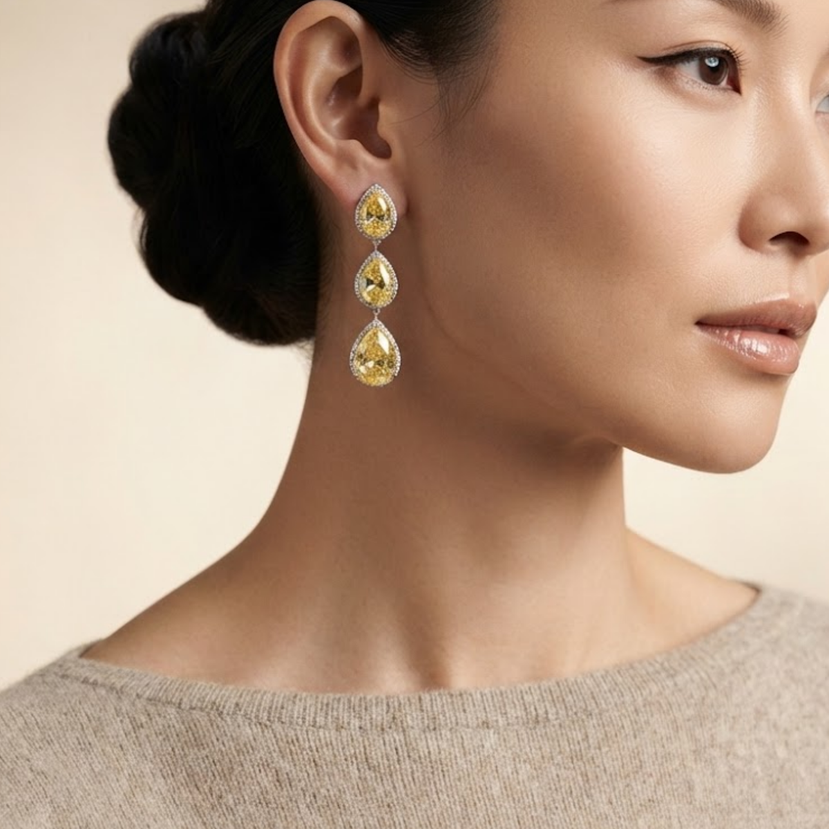 Boucles d'oreilles pendantes Peonea avec breloque dorée