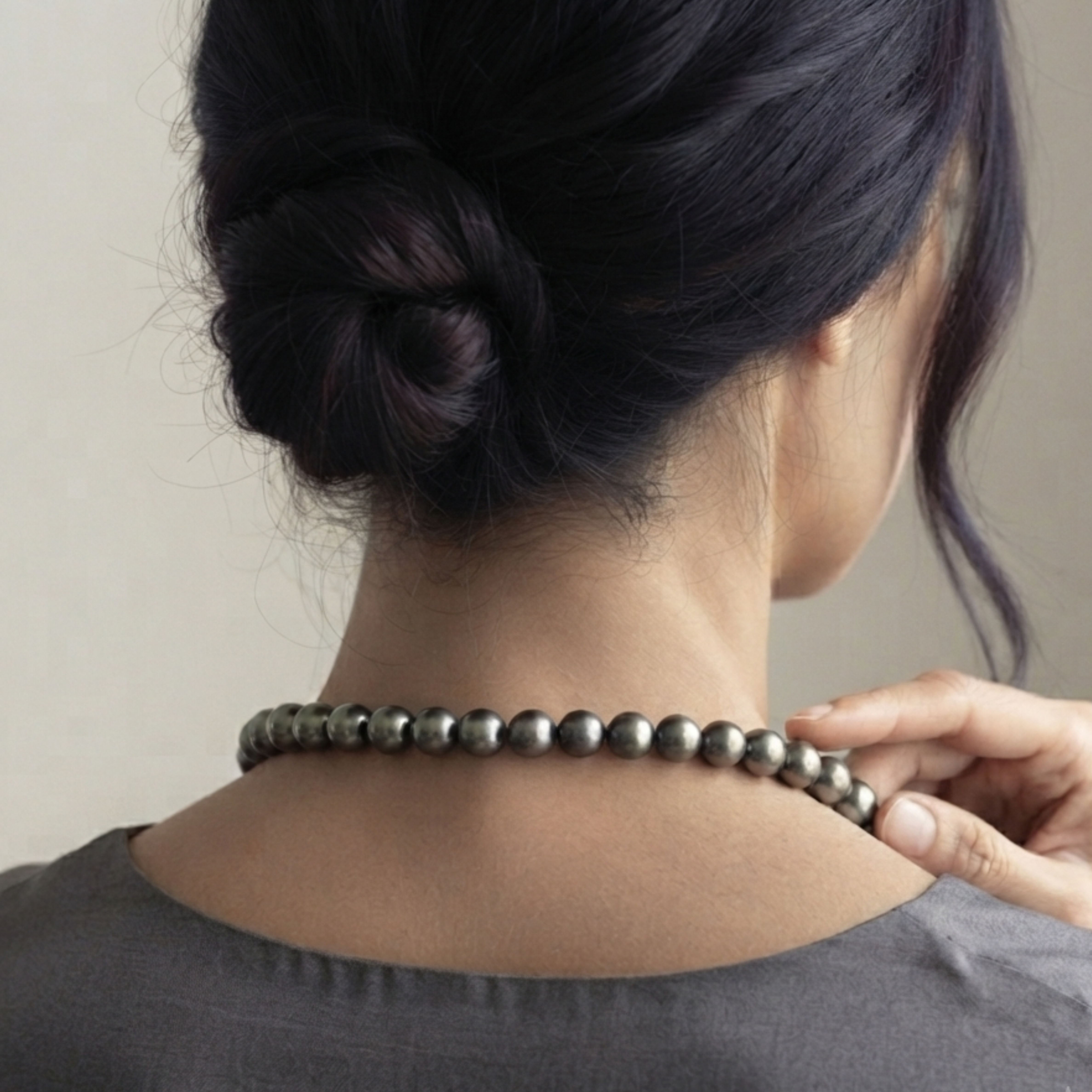 Collana di perle con conchiglia Black South Sea di Elaris