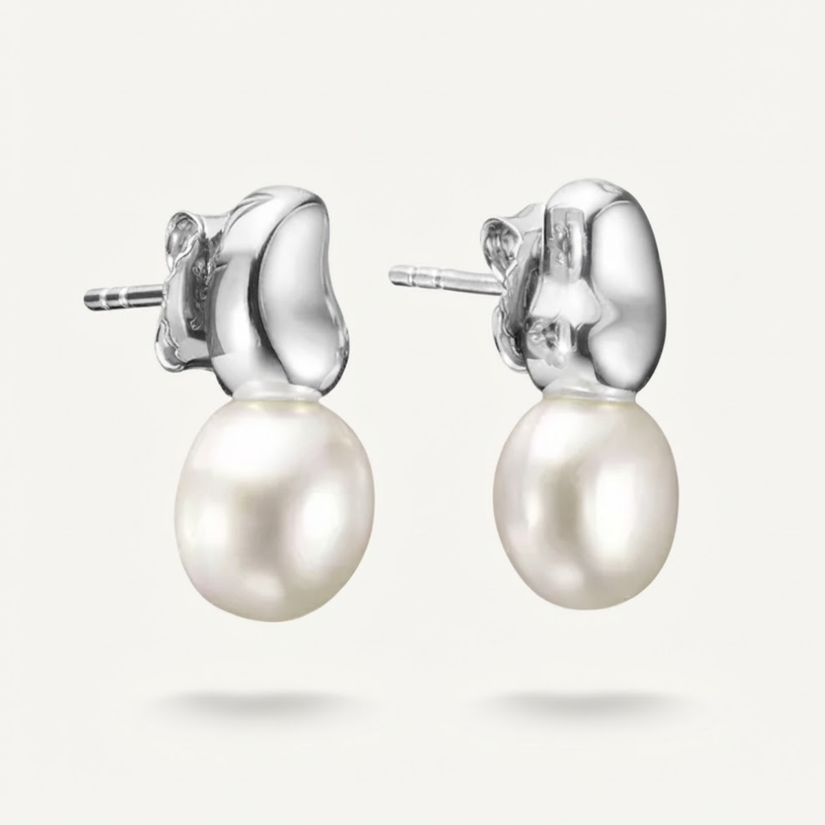 Olivane Pearl Studs