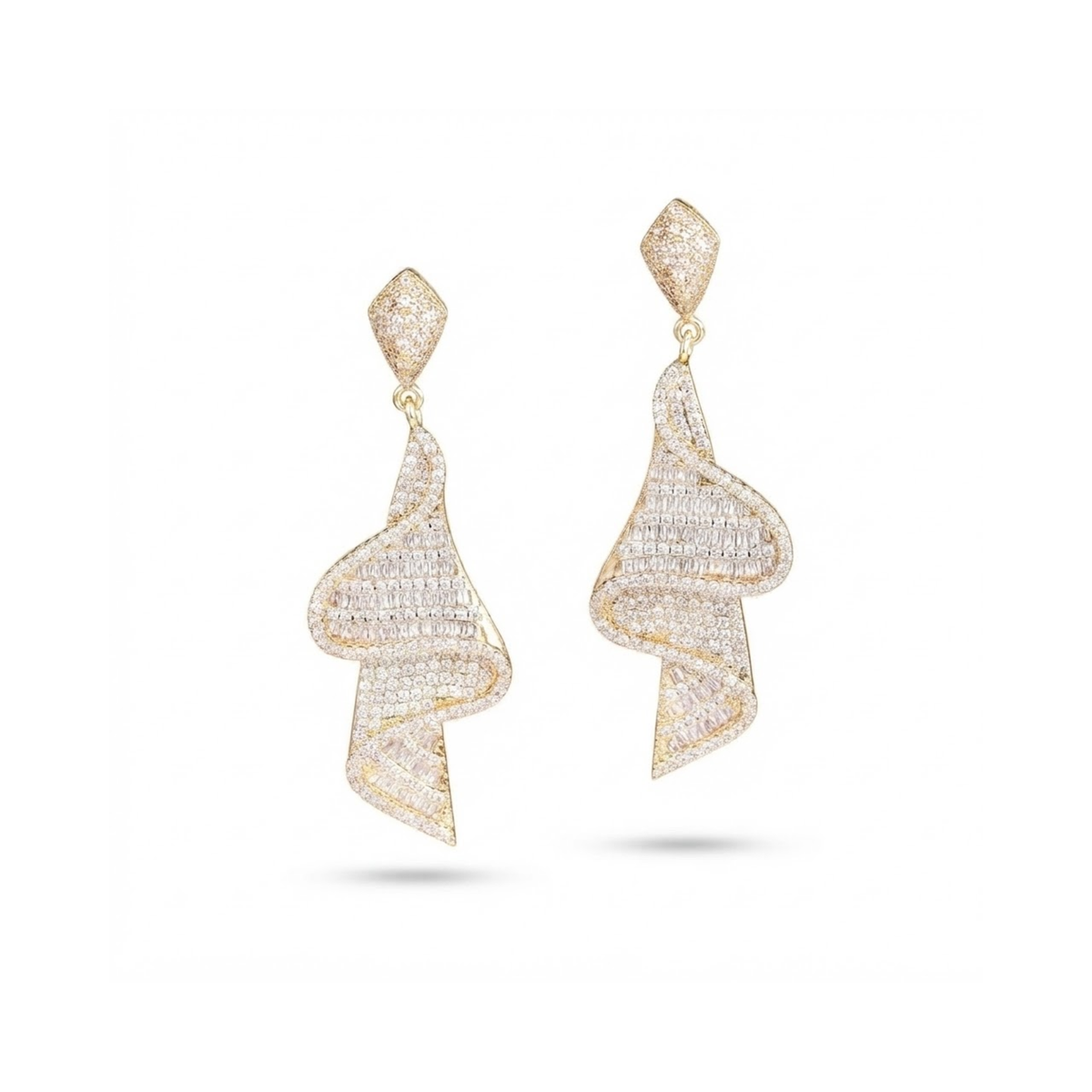 Boucles d'oreilles chandelier Alana ornées de rubans drapés