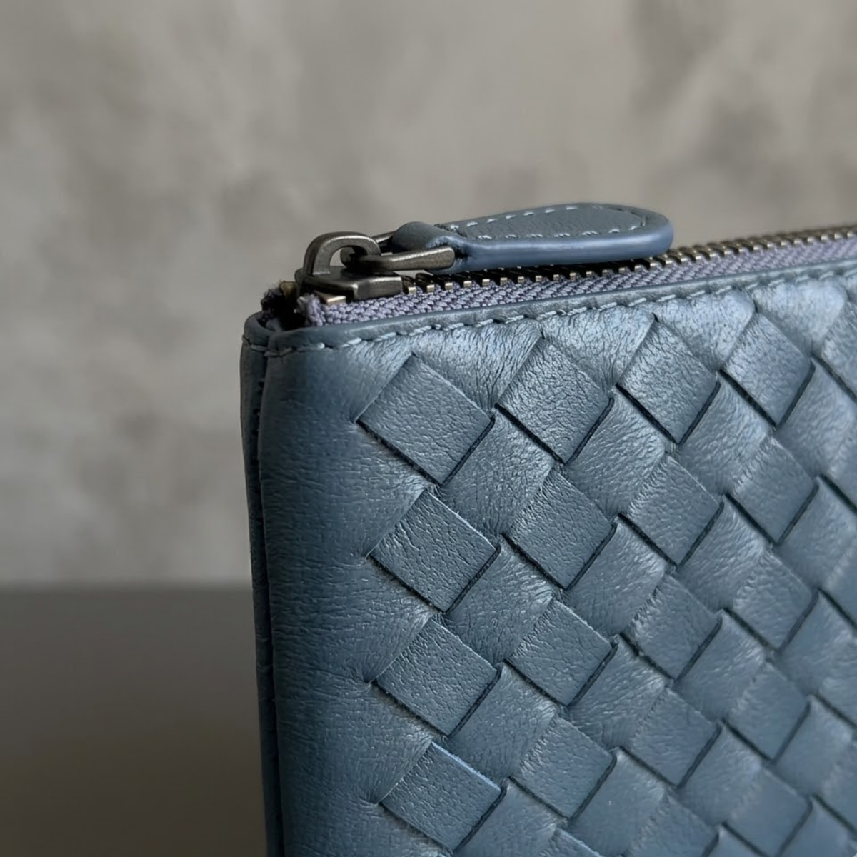 Porte-clés et porte-cartes en peau d'agneau tissée à la main Jaeira