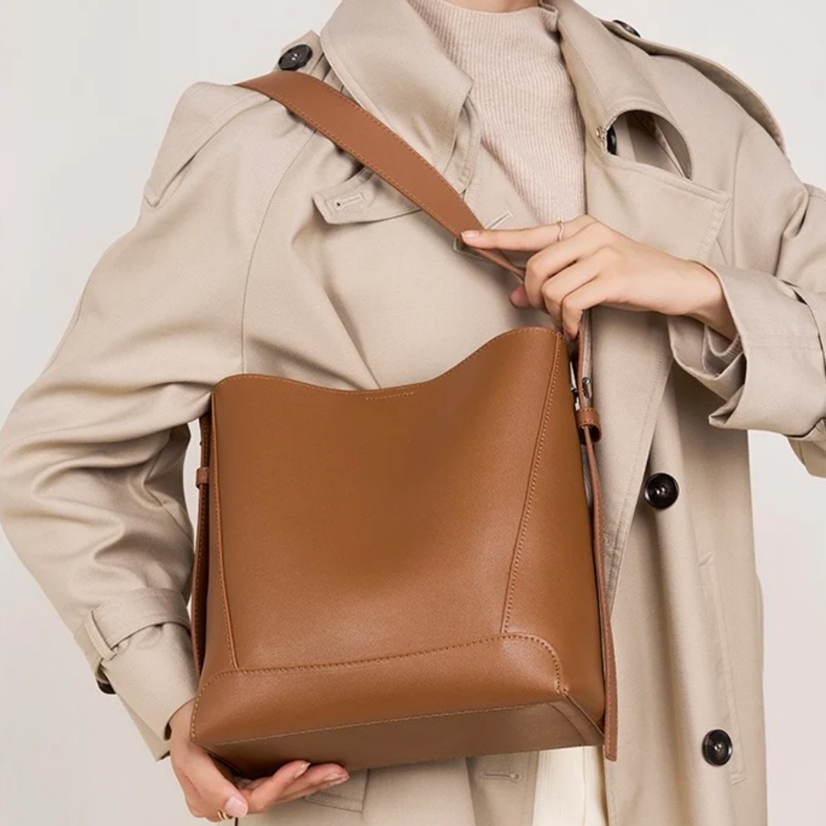 Borsa a tracolla e spalla oversize a secchiello in vera pelle Ardena