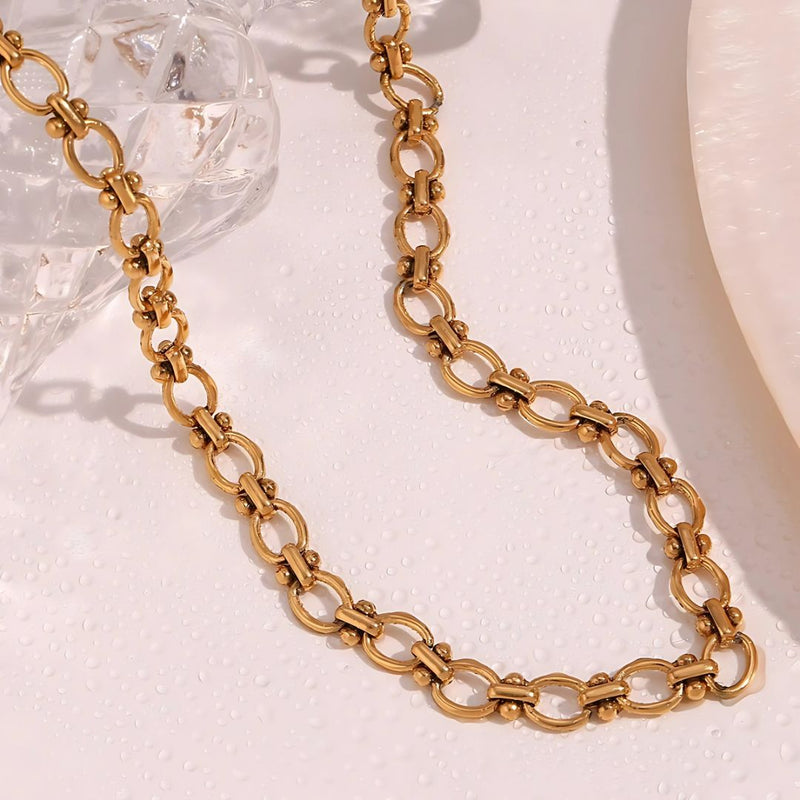 Bold Bridget Oval Link Chain Necklace – Modern Statement Jewelry for Any Occasion