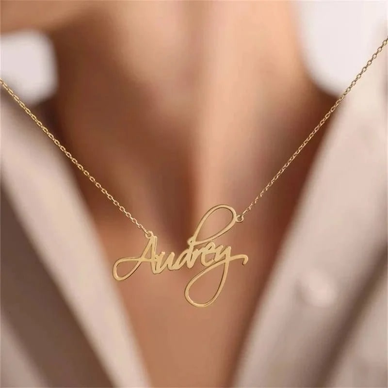 PERSONALISED LARA NAME NECKLACE FOR WOMEN