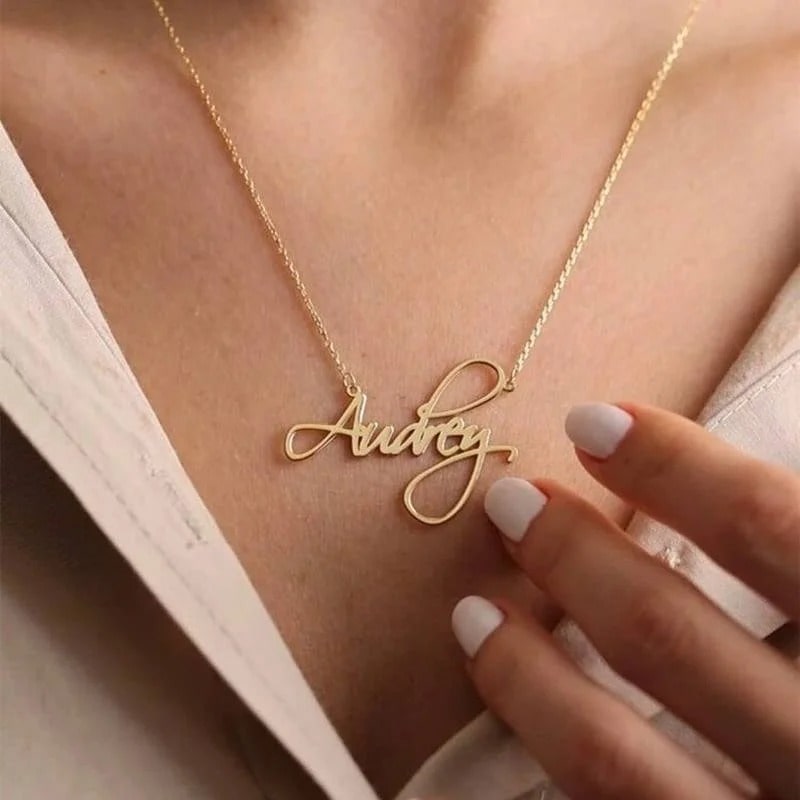 PERSONALISED LARA NAME NECKLACE FOR WOMEN