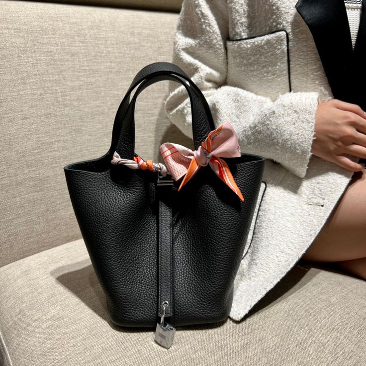 Sac seau en cuir vegan