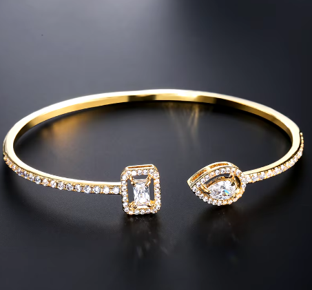 Elegant Gold-Plated Crystal Bangle – Sparkling Luxury for Every Occasion