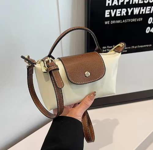 Pochette Mini en Cuir Essentials
