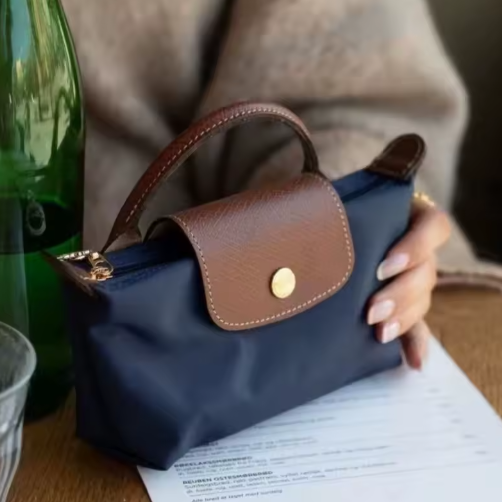 Pochette Mini en Cuir Essentials