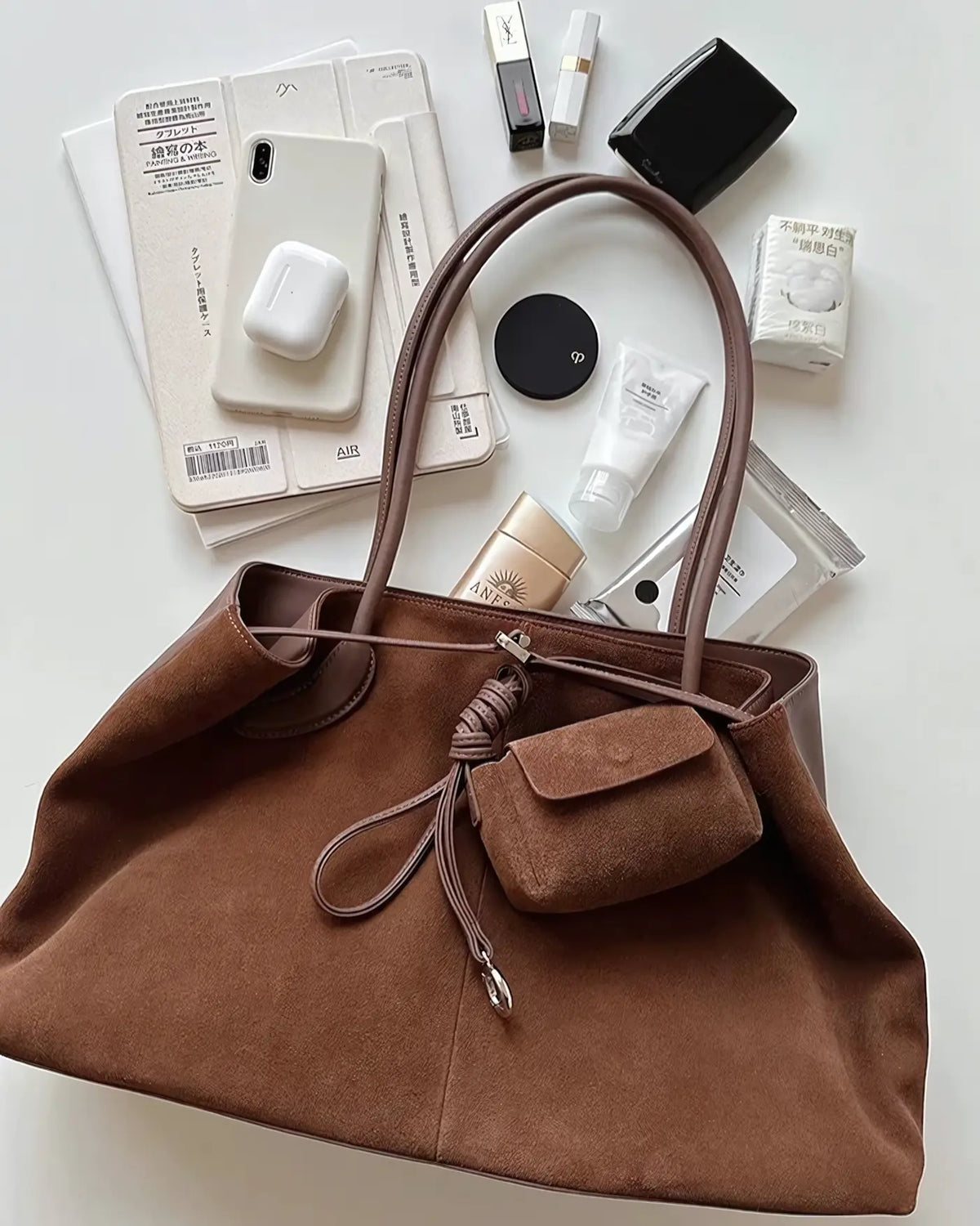 Sac fourre-tout élégant en suède végan pour les déplacements