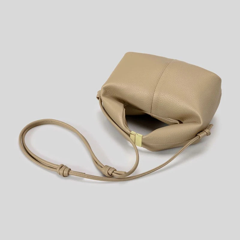 Sac à main de luxe fabriqué à partir de matériaux dérivés de l'eau de mer – Design intemporel et durable pour toutes les occasions