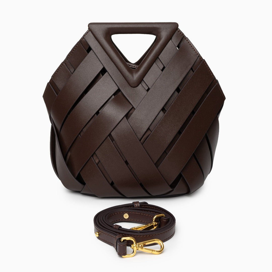Sac à main en cuir tressé chic pour looks décontractés et formels